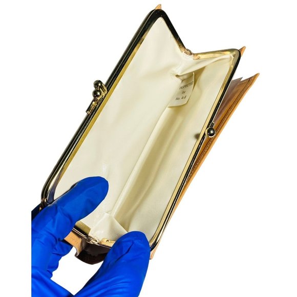 Amity Ladies Womens Tan Cowhide Leather Billfold Wallet Change Purse Clasp VTG - Picture 13 of 15